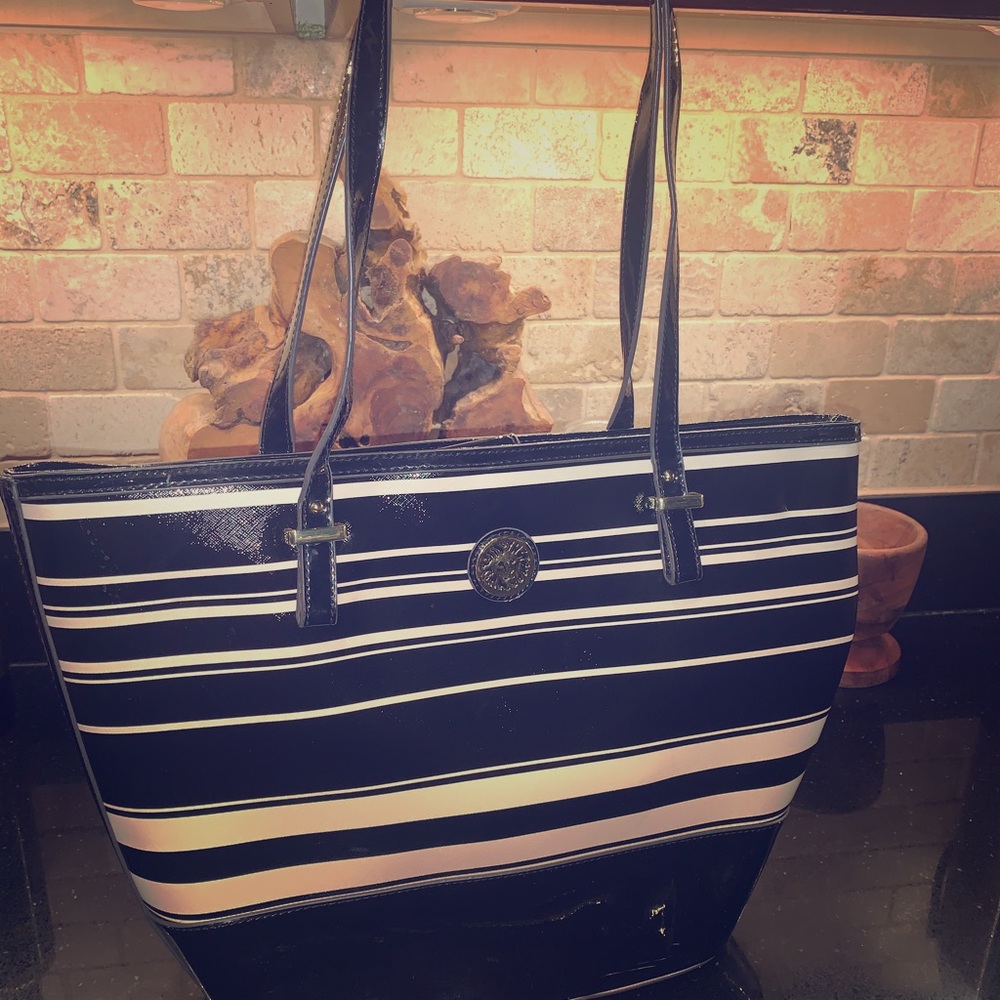 Anne Klein patent leather shoulder tote purse
